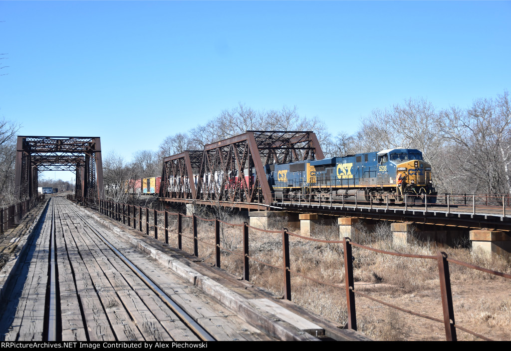 CSX 5235